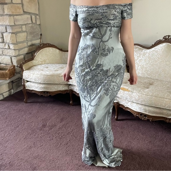 Off-Shoulder Gray Dress maxi size 8 - Picture 1 of 9
